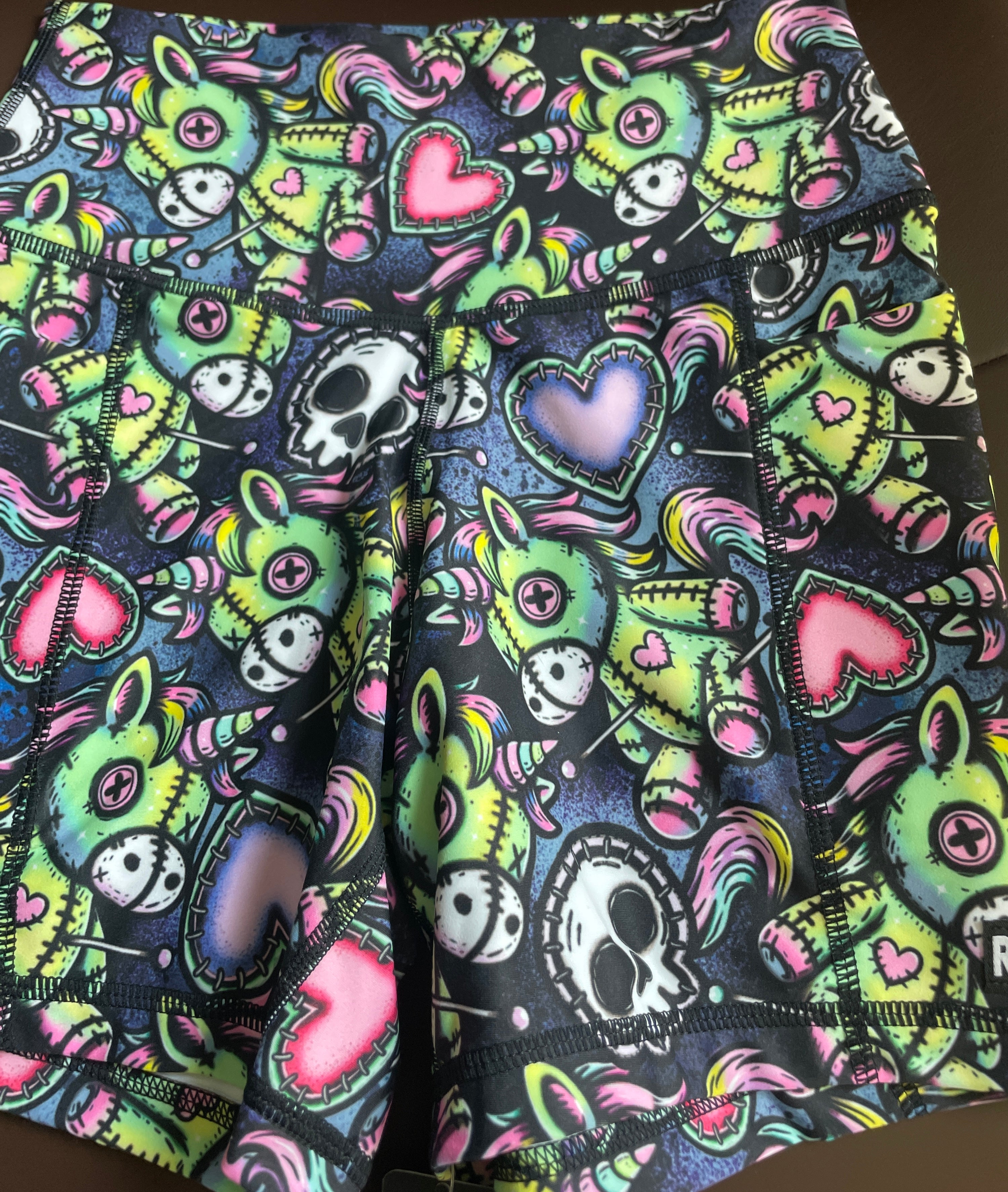 VooDoo Unicorns Hybrid w/Pockets Small 5.5" inseam Butter