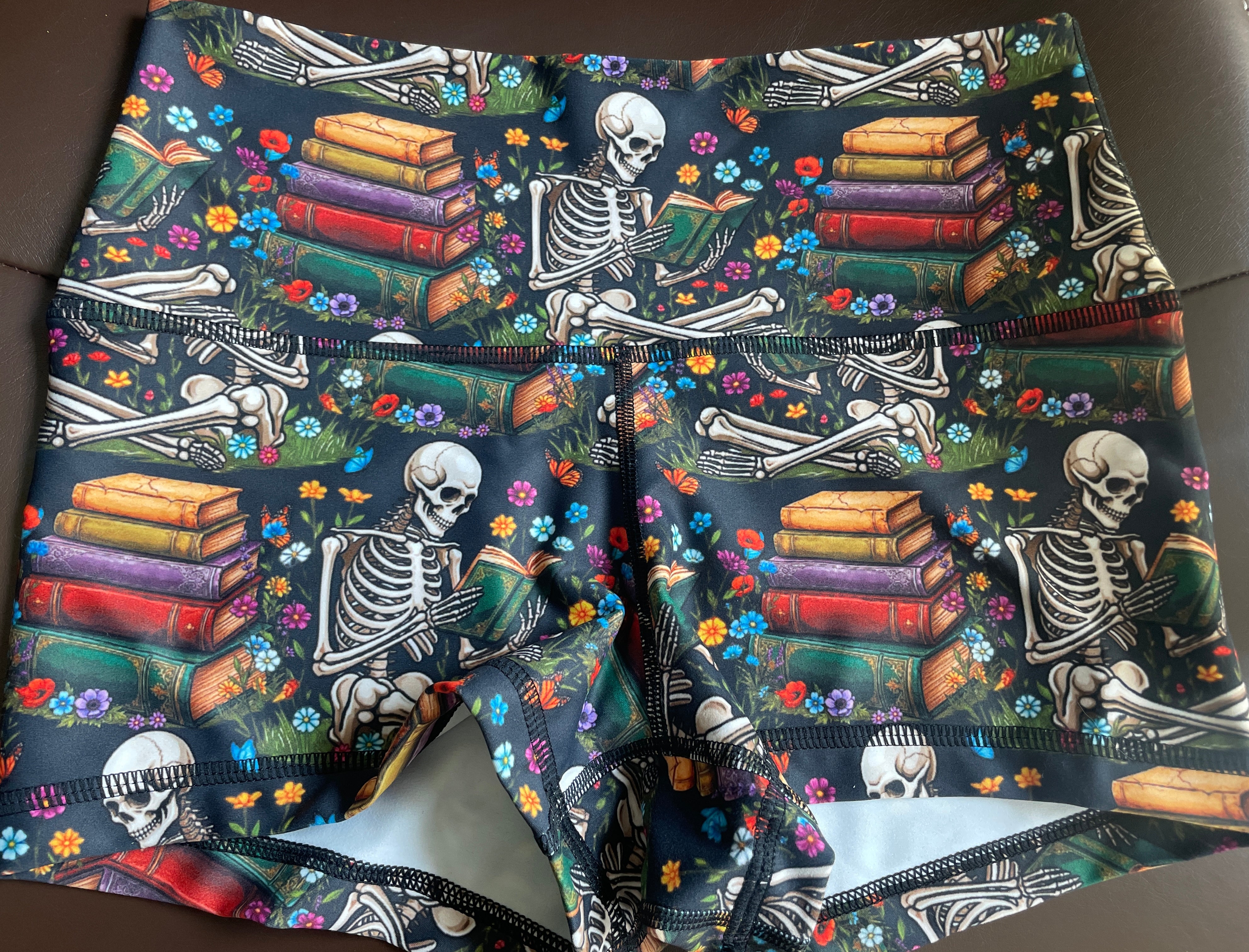 A Good Read Small 2.5" inseam 4.25 waistband - Butter