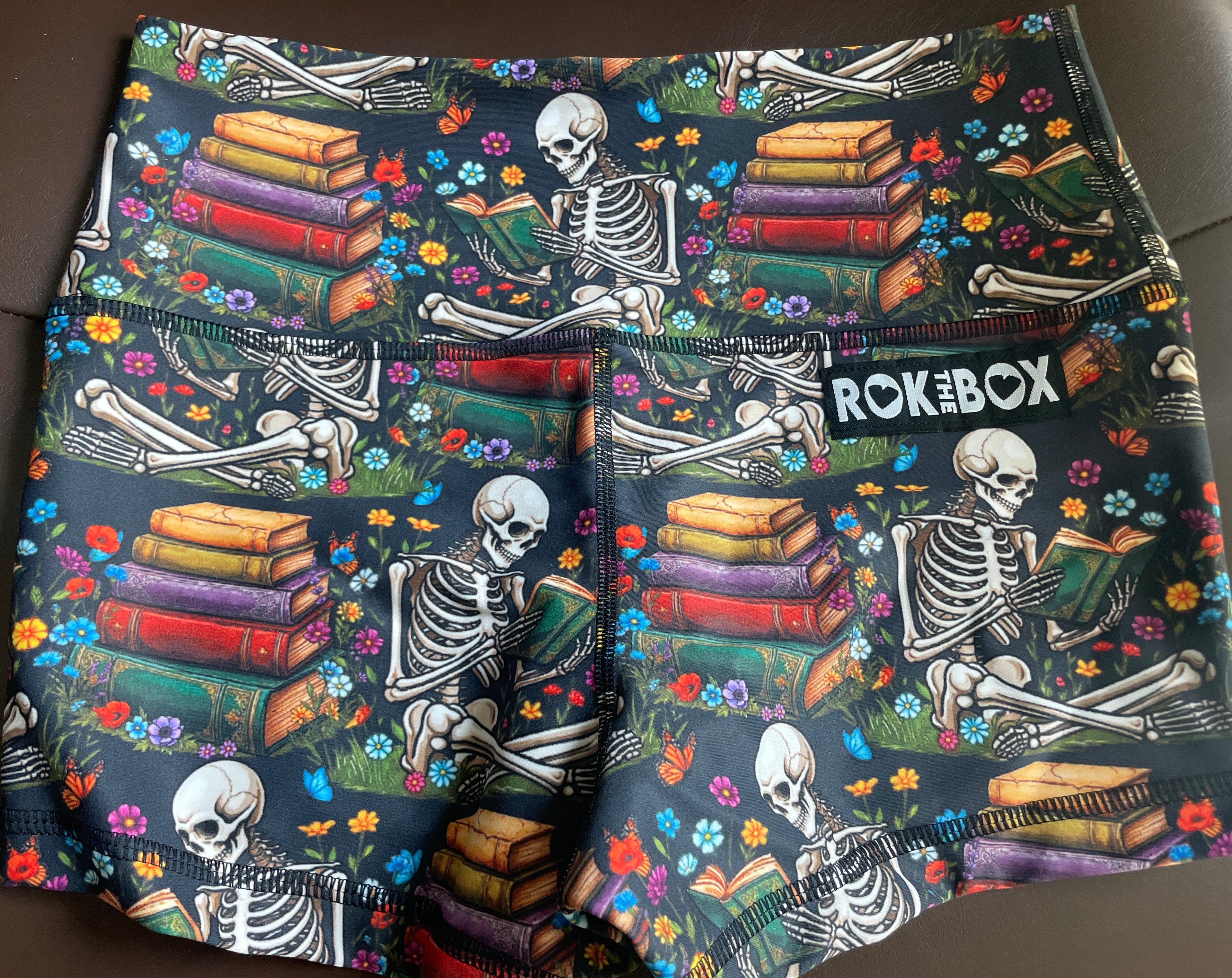 A Good Read Small 2.5" inseam 4.25 waistband - Butter