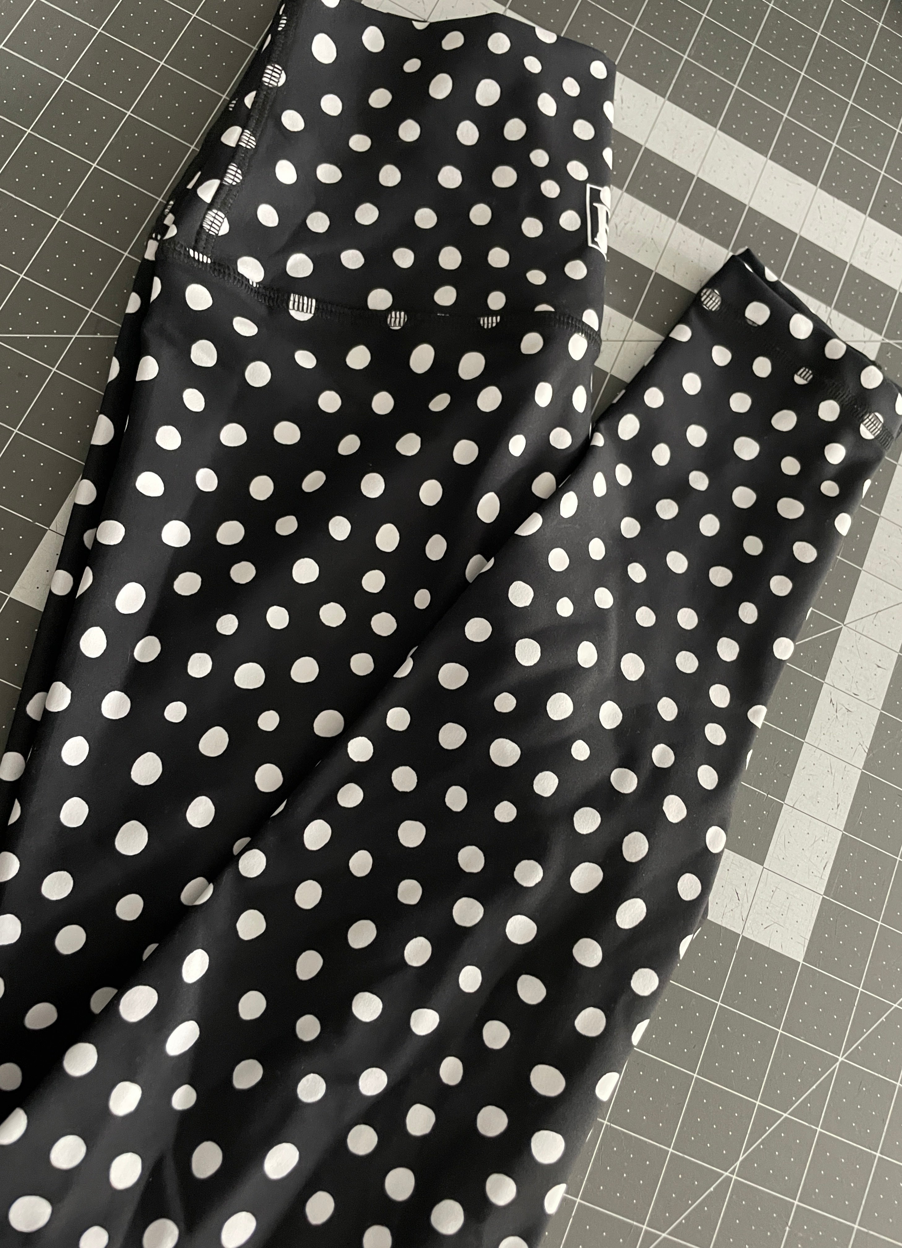 LIL POLKA DOTS REGULAR 25" INSEAM Legging SMALLFlex