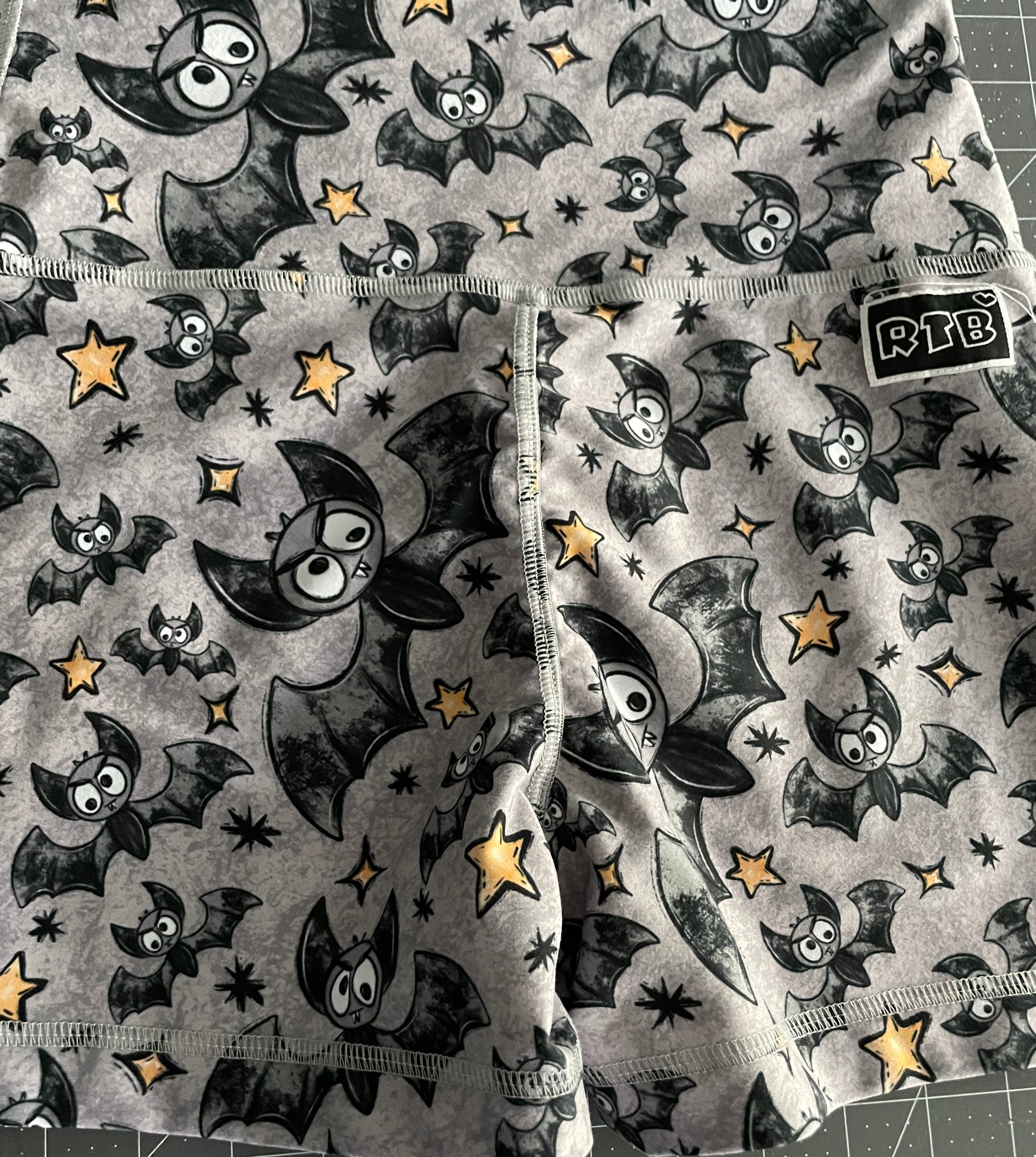 BATS HIGHRISE 4.5"inseam MEDIUM - HYBRID FABRIC