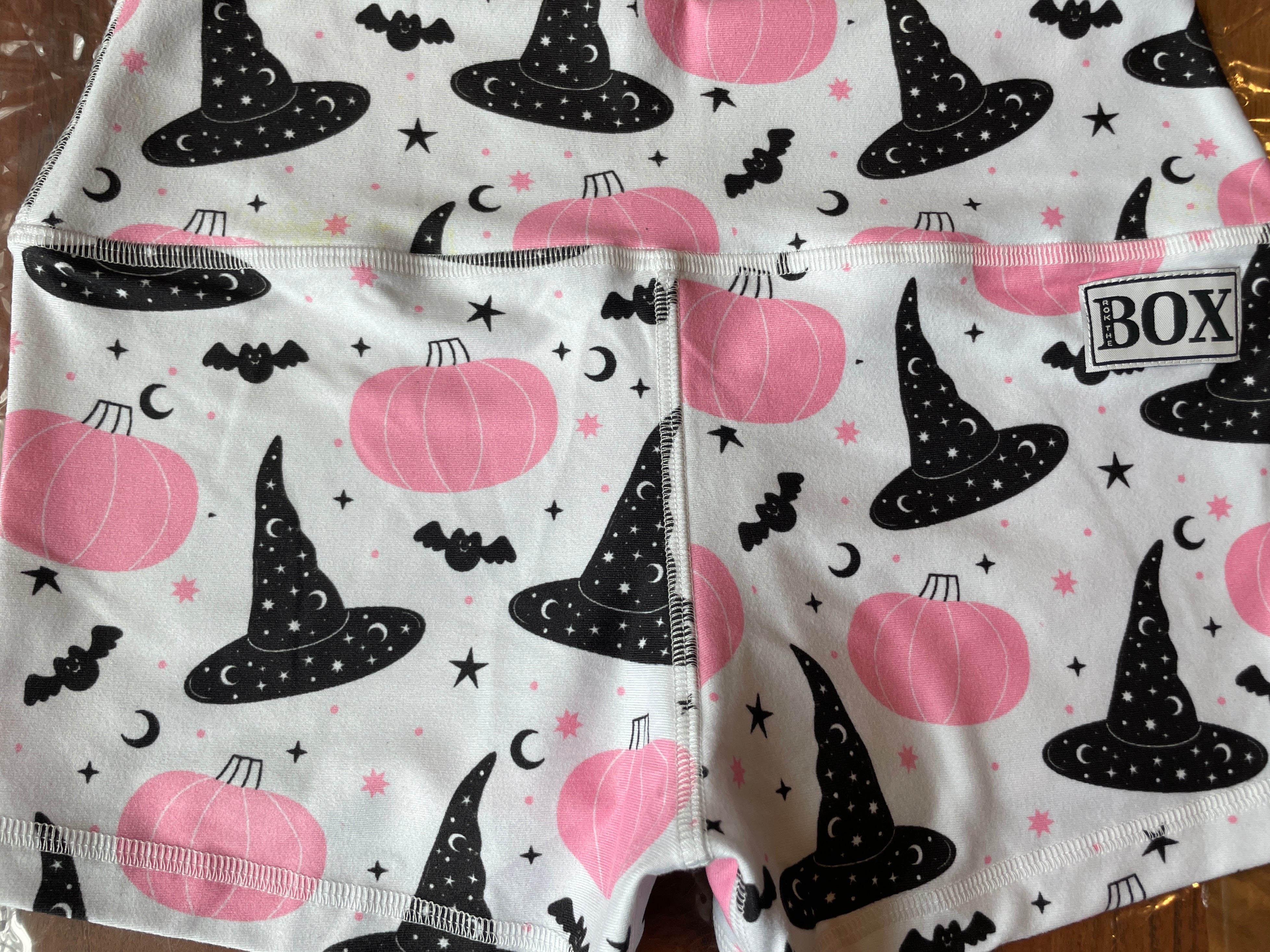 HATS N PUMPKINS MIDRISE 2.5"inseam MEDIUM- OG FabriC