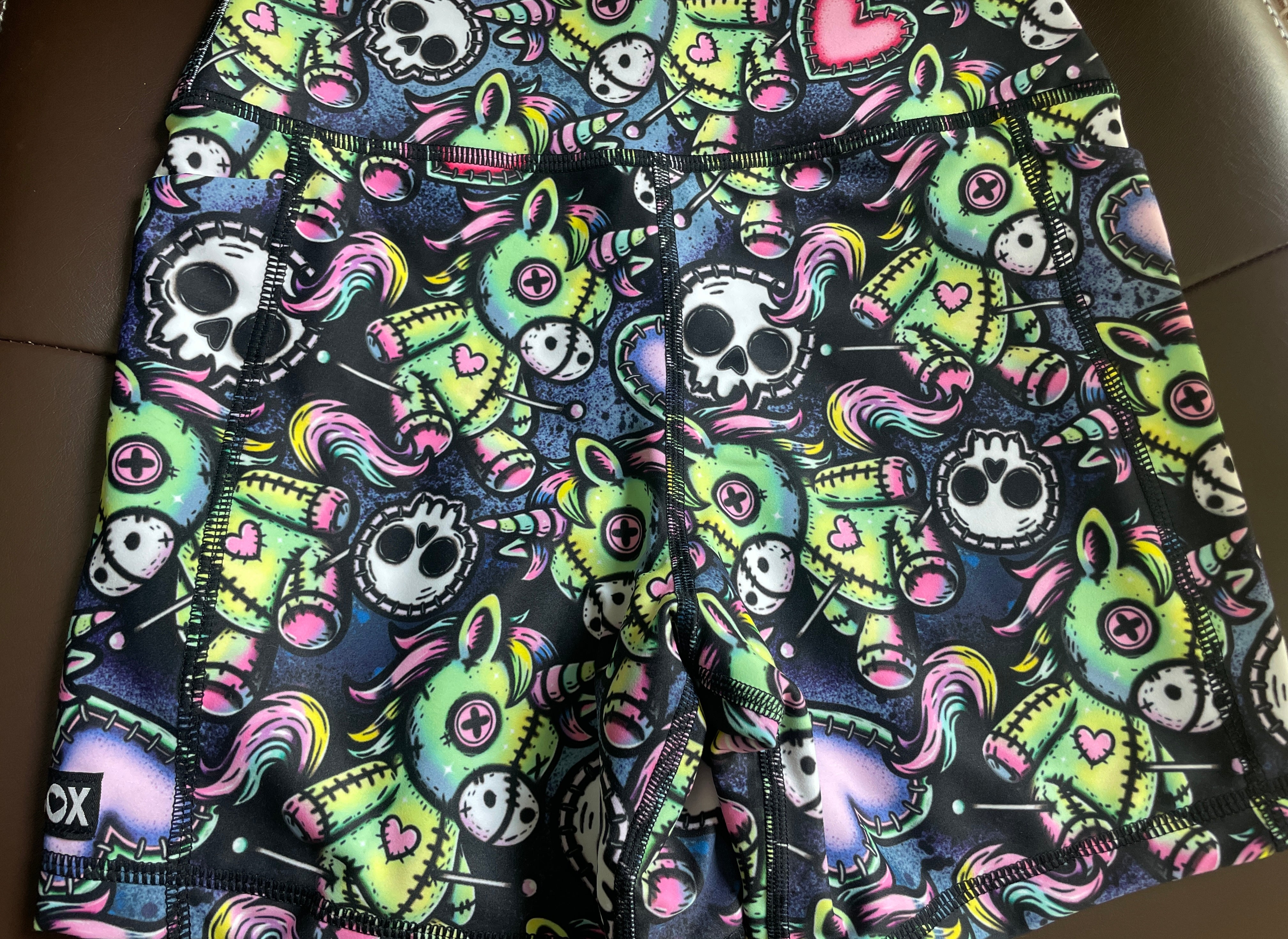 VooDoo Unicorns Hybrid w/Pockets Small 5.5" inseam Butter