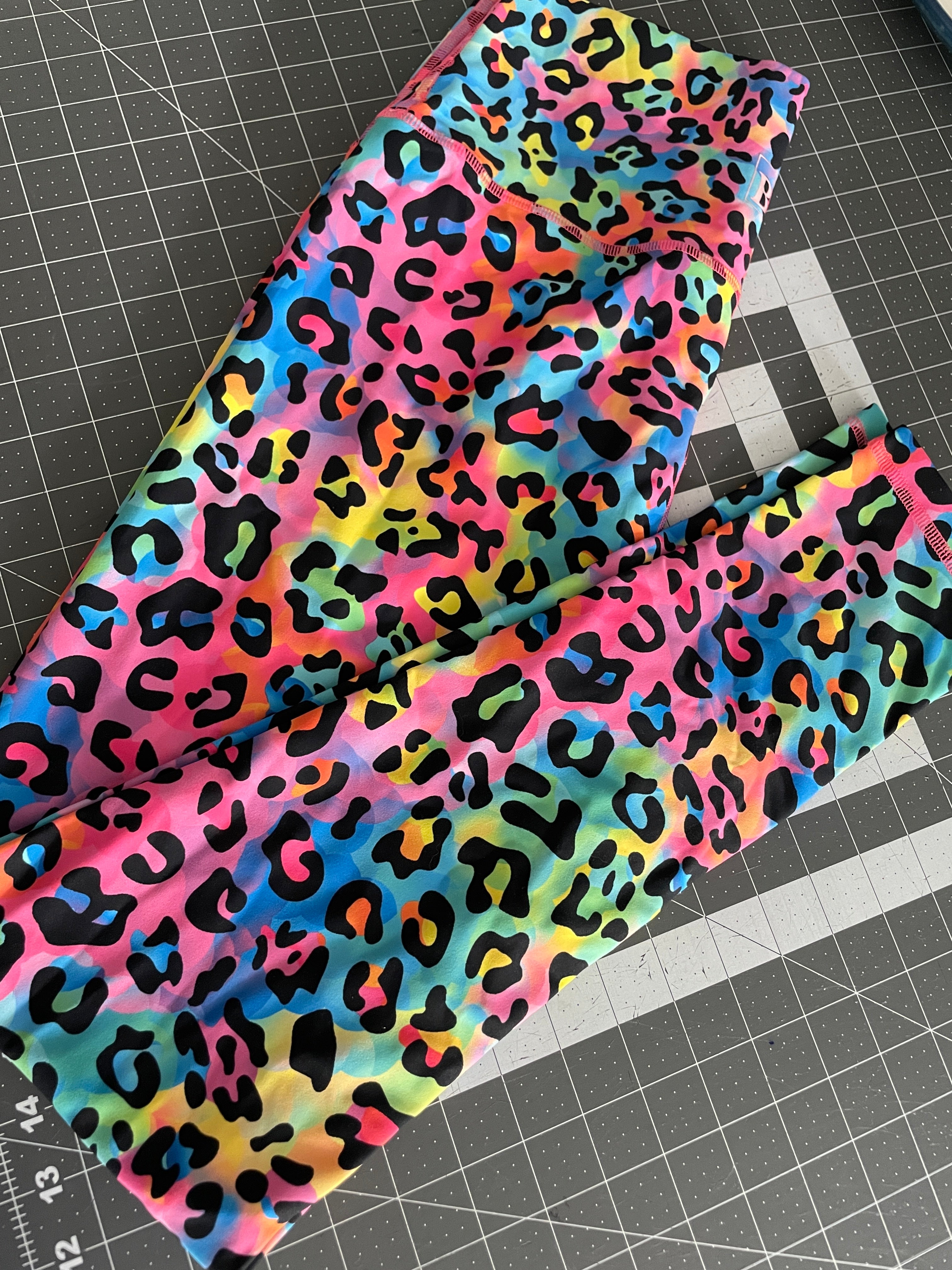 RAINBOW LEO REGULAR 28" INSEAM Legging LARGE Flex
