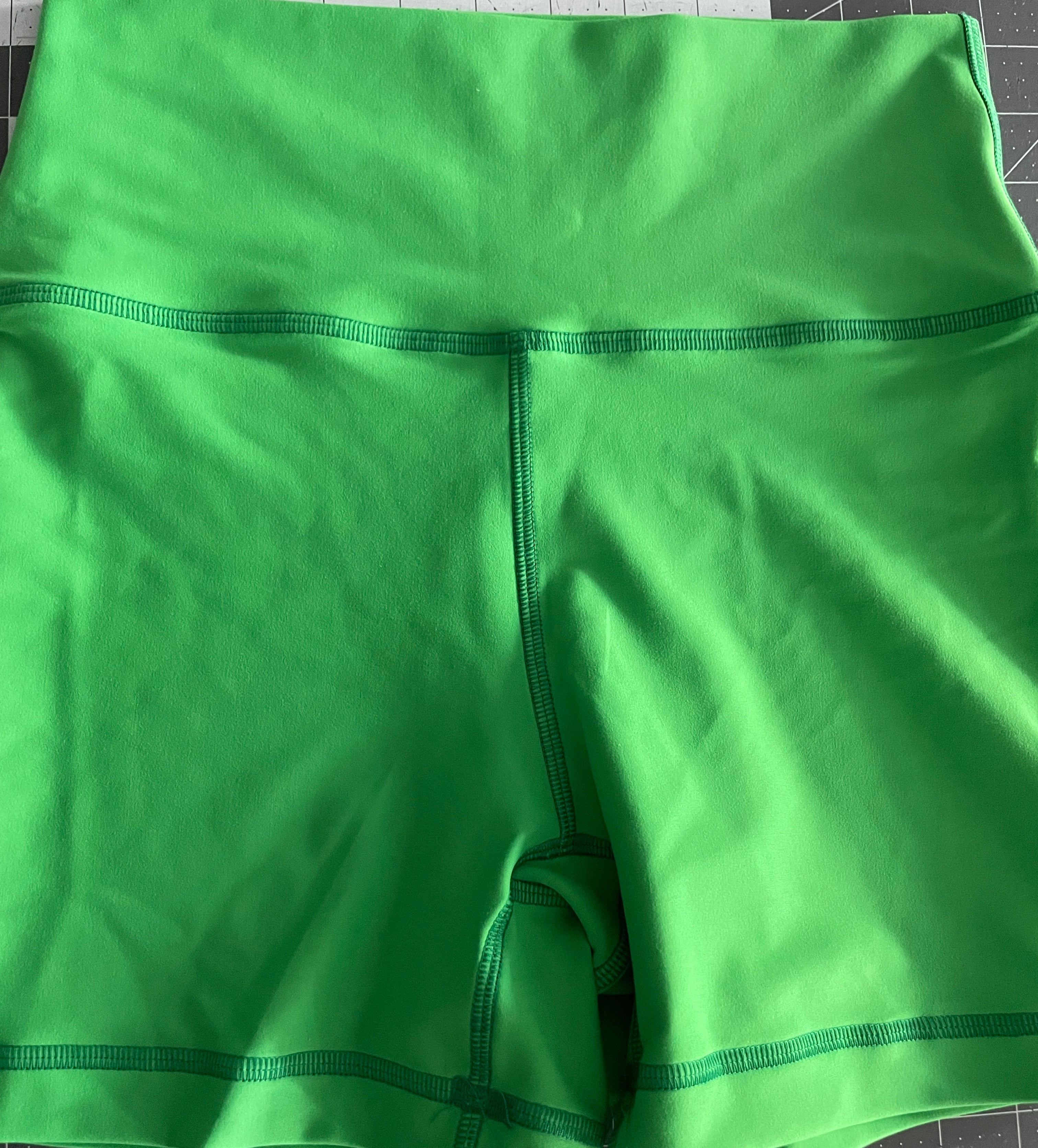 GREEN MACHINE HIGHRISE 4.5"inseam MEDIUM - FLEX Fabric