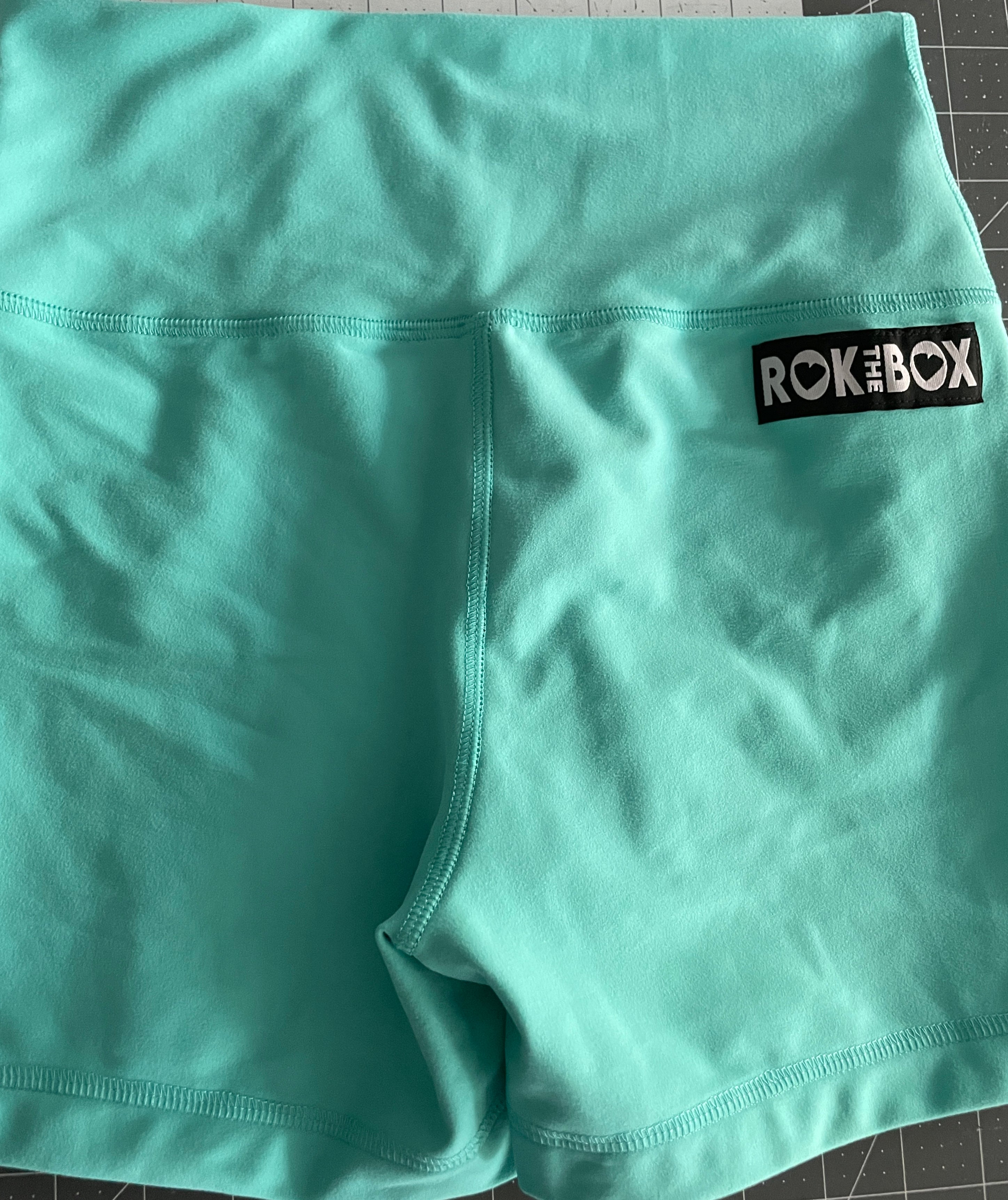 ISLAND TURQUOISE HIGHRISE 4.5"inseam MEDIUM - BUTTER Fabric