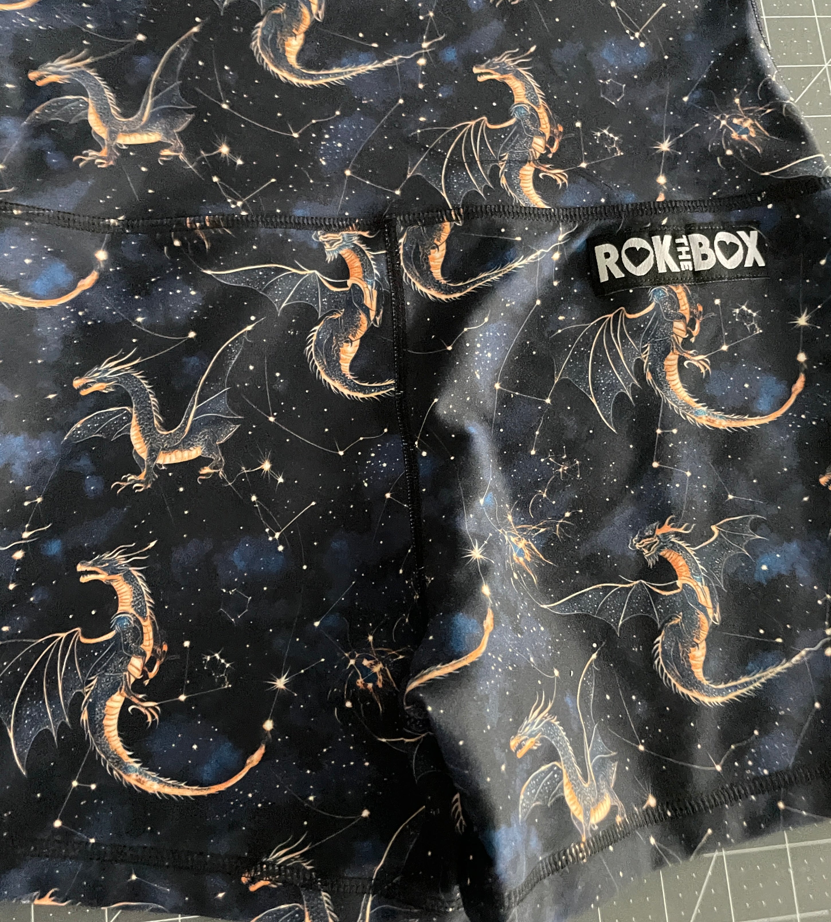 CELESTIAL DRAGONS HIGHRISE 4.5"inseam LARGE  - HYBRID FABRIC