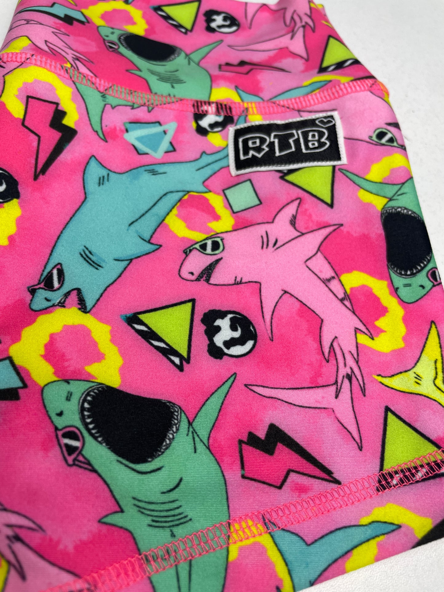 RAD SHARKS pink 3.5" Medium Midwaist Hybrid